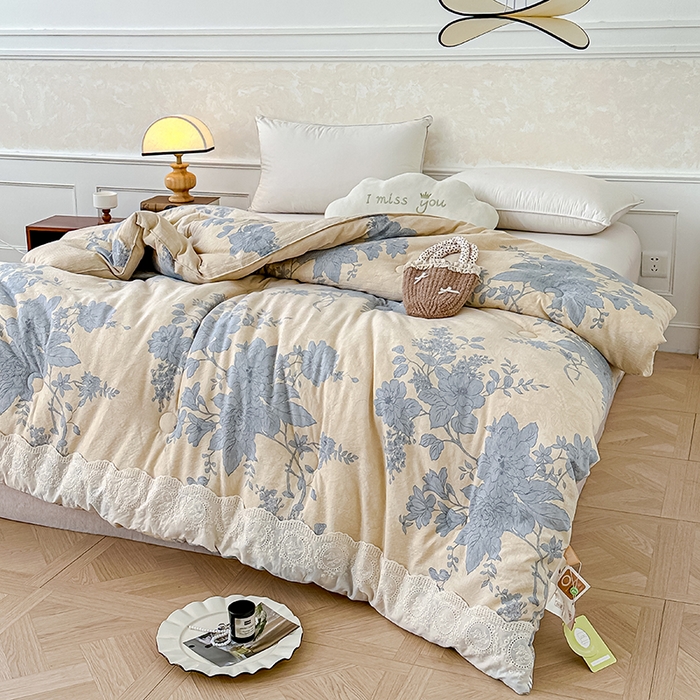 91家纺网 家纺一手货源 找家纺 芯恋 25年新款亚麻风全棉花边云感冬被四季被加厚冬被 云清