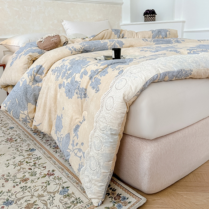 91家纺网 家纺一手货源 找家纺 芯恋 25年新款亚麻风全棉花边云感冬被四季被加厚冬被 云清