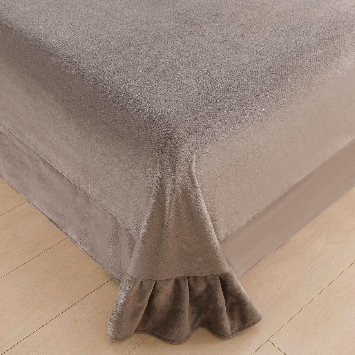 91家纺网 家纺一手货源 找家纺 紫月轩家纺 2025新款韩版牛奶绒花边款四件套 花墨纹