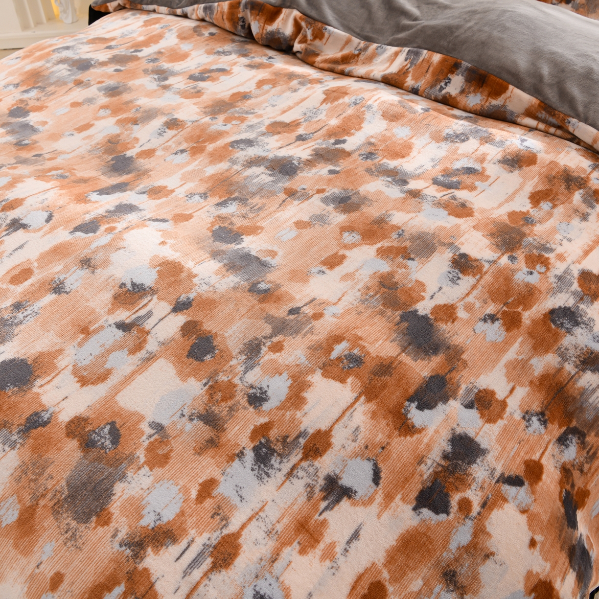 91家纺网 家纺一手货源 找家纺 紫月轩家纺 2025新款韩版牛奶绒花边款四件套 花墨纹