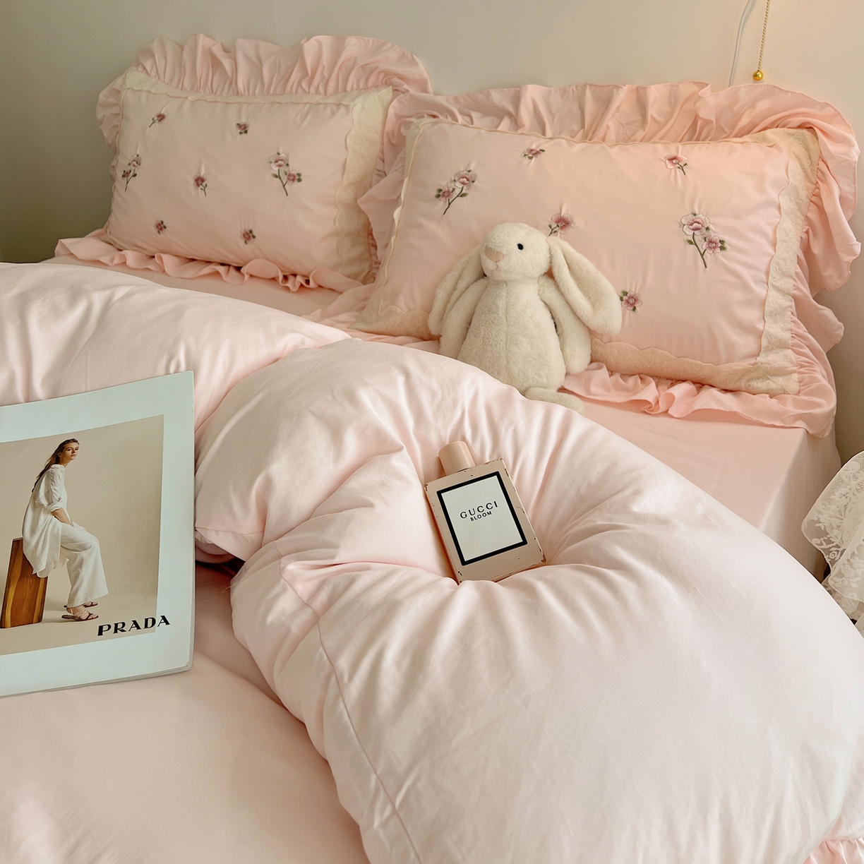 91家纺网 家纺一手货源 找家纺 轻奢坊 2025新款水洗棉法式刺绣大花边四件套-芬芳玫瑰 芬芳玫瑰-柔粉