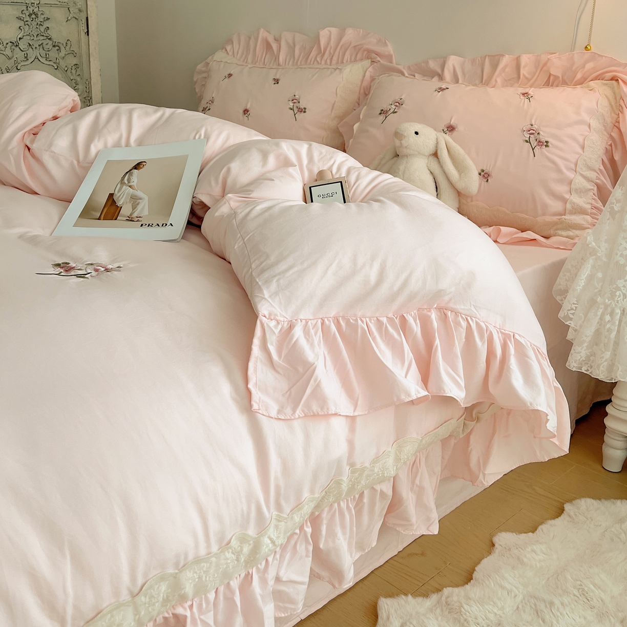 91家纺网 家纺一手货源 找家纺 轻奢坊 2025新款水洗棉法式刺绣大花边四件套-芬芳玫瑰 芬芳玫瑰-柔粉