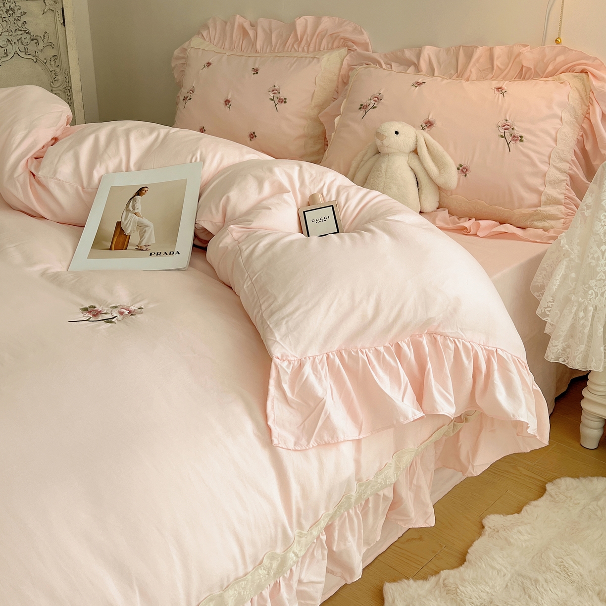 91家纺网 家纺一手货源 找家纺 轻奢坊 2025新款水洗棉法式刺绣大花边四件套-芬芳玫瑰 芬芳玫瑰-柔粉