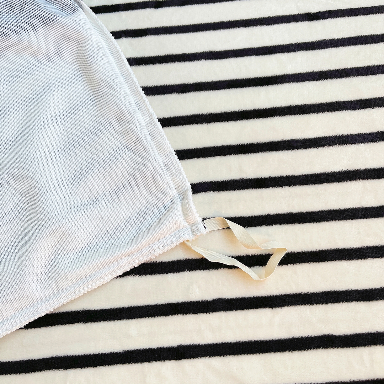 91家纺网 家纺一手货源 找家纺 炫拼家纺 2025新款大版数码印花卡通高克重牛奶绒四件套 泡泡狗