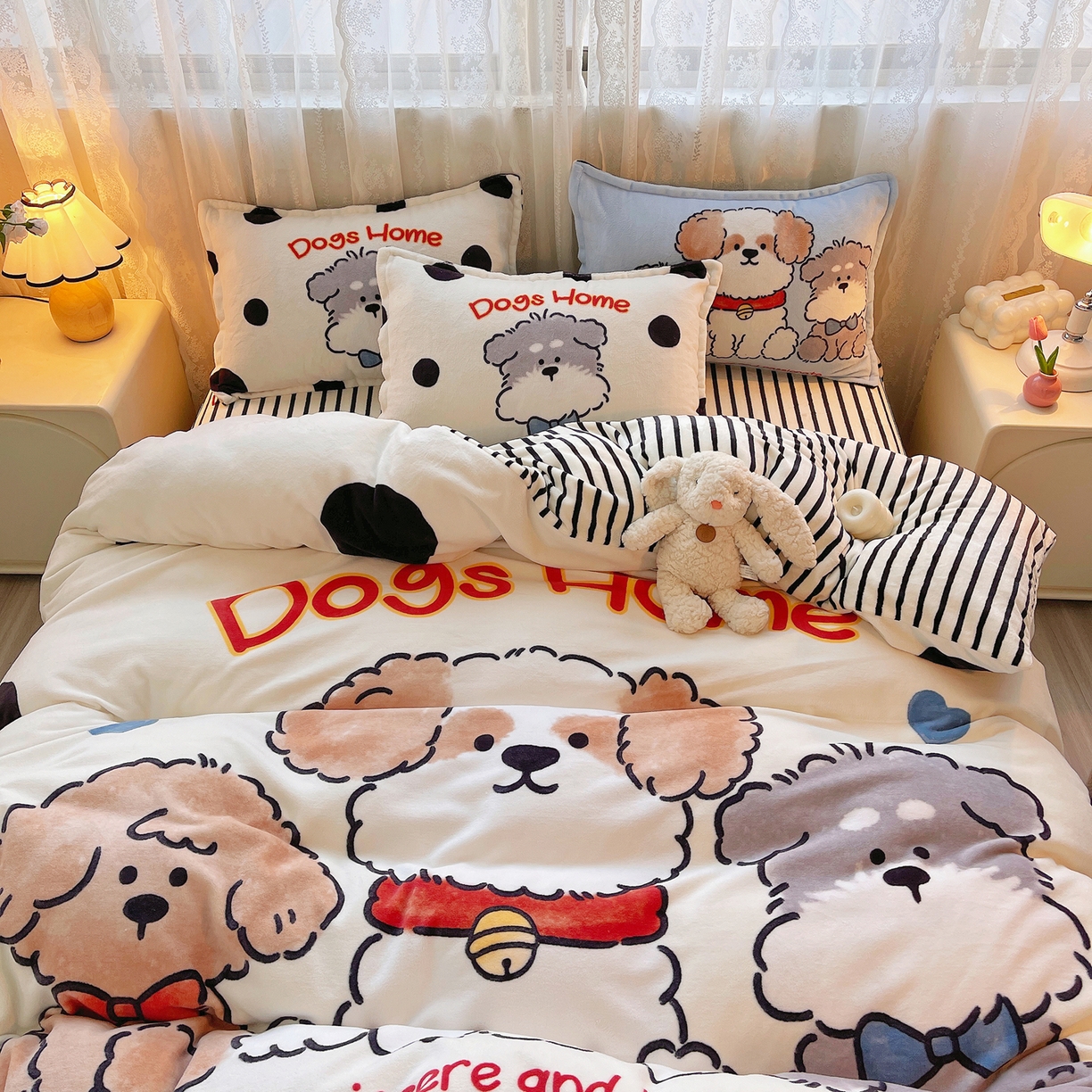 91家纺网 家纺一手货源 找家纺 炫拼家纺 2025新款大版数码印花卡通高克重牛奶绒四件套 泡泡狗