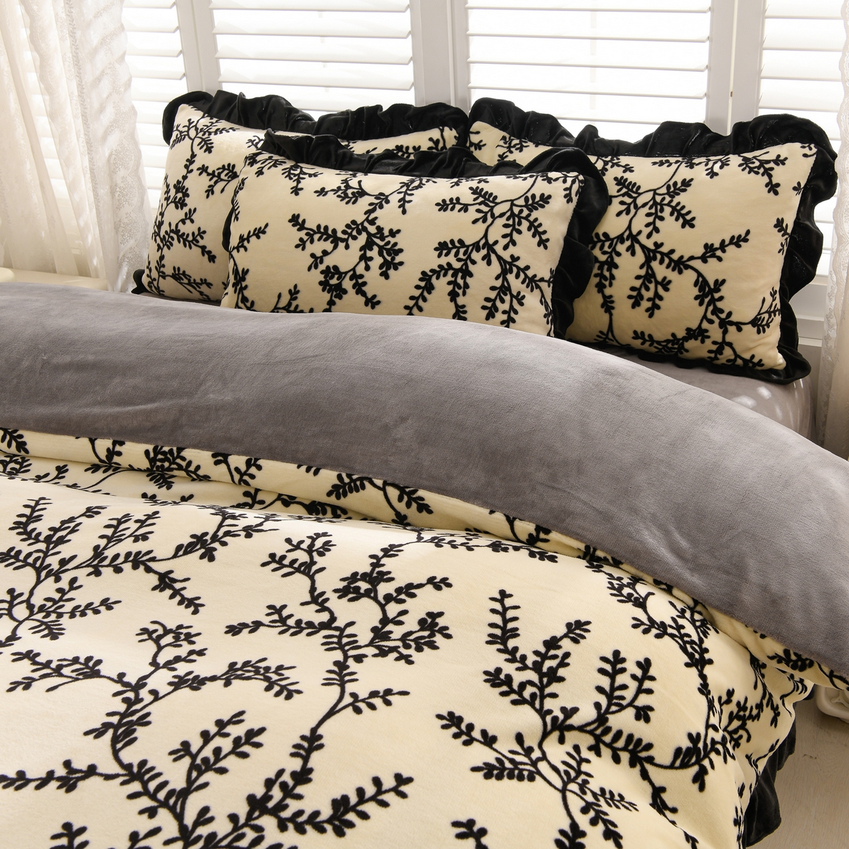 91家纺网 家纺一手货源 找家纺 紫月轩家纺 2025新款韩版牛奶绒花边款四件套 素枝