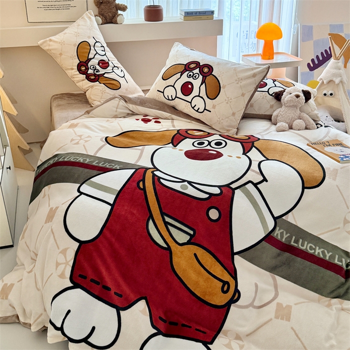 91家纺网 家纺一手货源 找家纺 潮邦创意家居 2025新款大版卡通牛奶绒四件套 敬礼狗狗