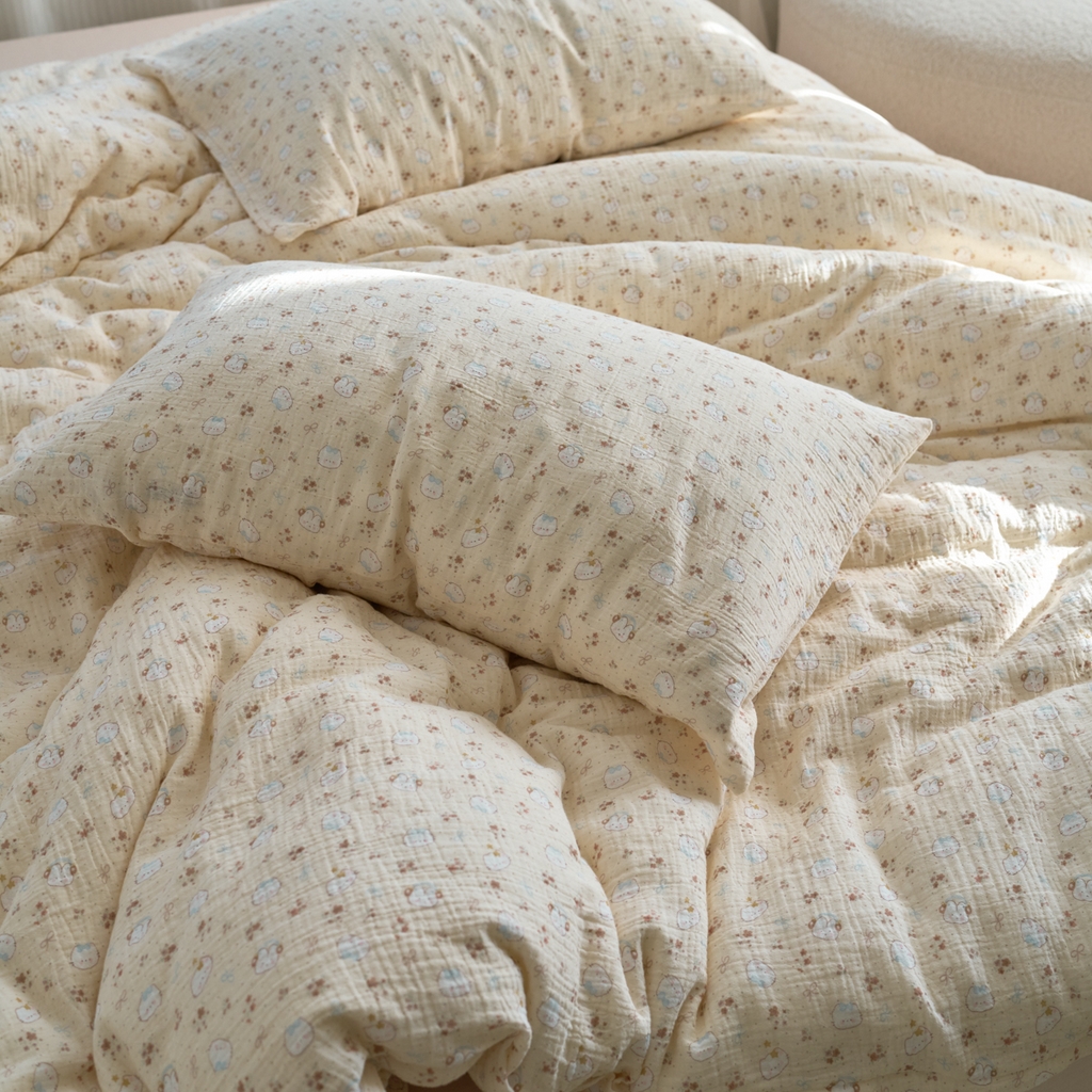 91家纺网 家纺一手货源 找家纺 洋铭区（原狠狠爱） 2025新款皱皱纱A类全棉纯棉人字纹四件套系列 猫咪花