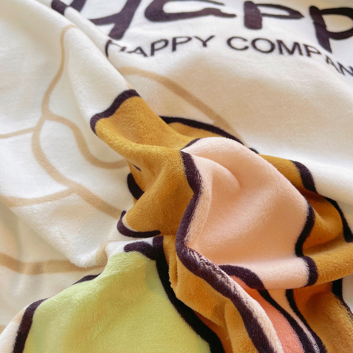 91家纺网 家纺一手货源 找家纺 炫拼家纺 2025新款大版数码印花卡通高克重牛奶绒四件套 搞怪兔兔