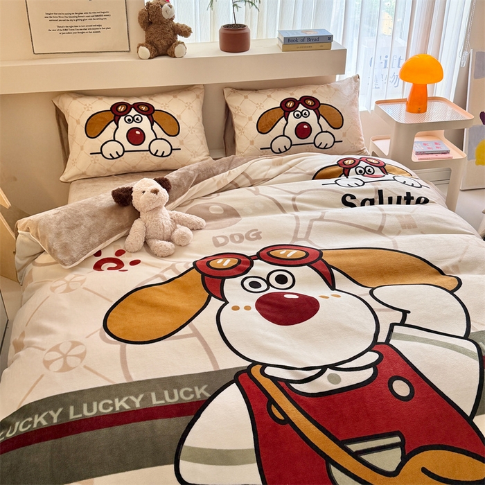 91家纺网 家纺一手货源 找家纺 潮邦创意家居 2025新款大版卡通牛奶绒四件套 敬礼狗狗