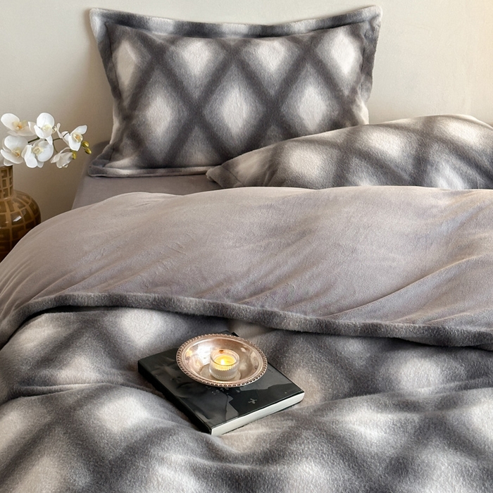 91家纺网 家纺一手货源 找家纺 （总）凯罗 2025新款仿羊绒四件套高克重牛奶绒四件套仿羊绒格子条纹四件套