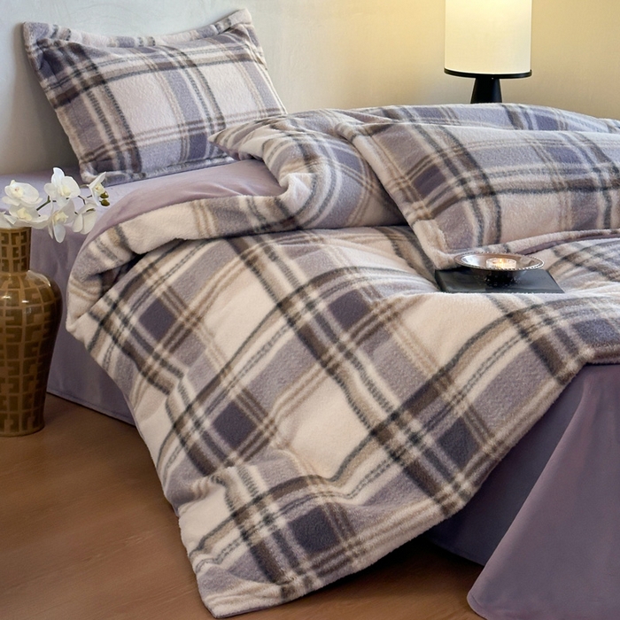 91家纺网 家纺一手货源 找家纺 凯罗 2025新款仿羊绒四件套高克重牛奶绒四件套仿羊绒格子条纹四件套 格维尼-紫