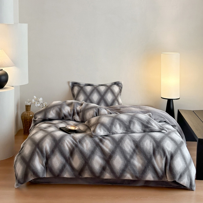 91家纺网 家纺一手货源 找家纺 凯罗 2025新款仿羊绒四件套高克重牛奶绒四件套仿羊绒格子条纹四件套 温柔时光-灰