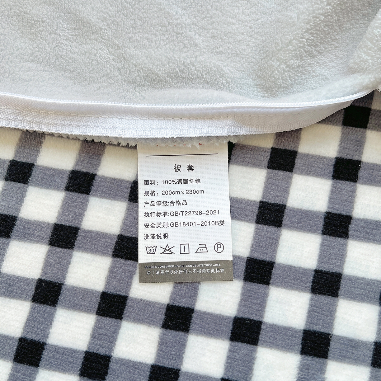 91家纺网 家纺一手货源 找家纺 炫拼家纺 2025新款大版数码印花卡通高克重牛奶绒四件套 扭扭狗