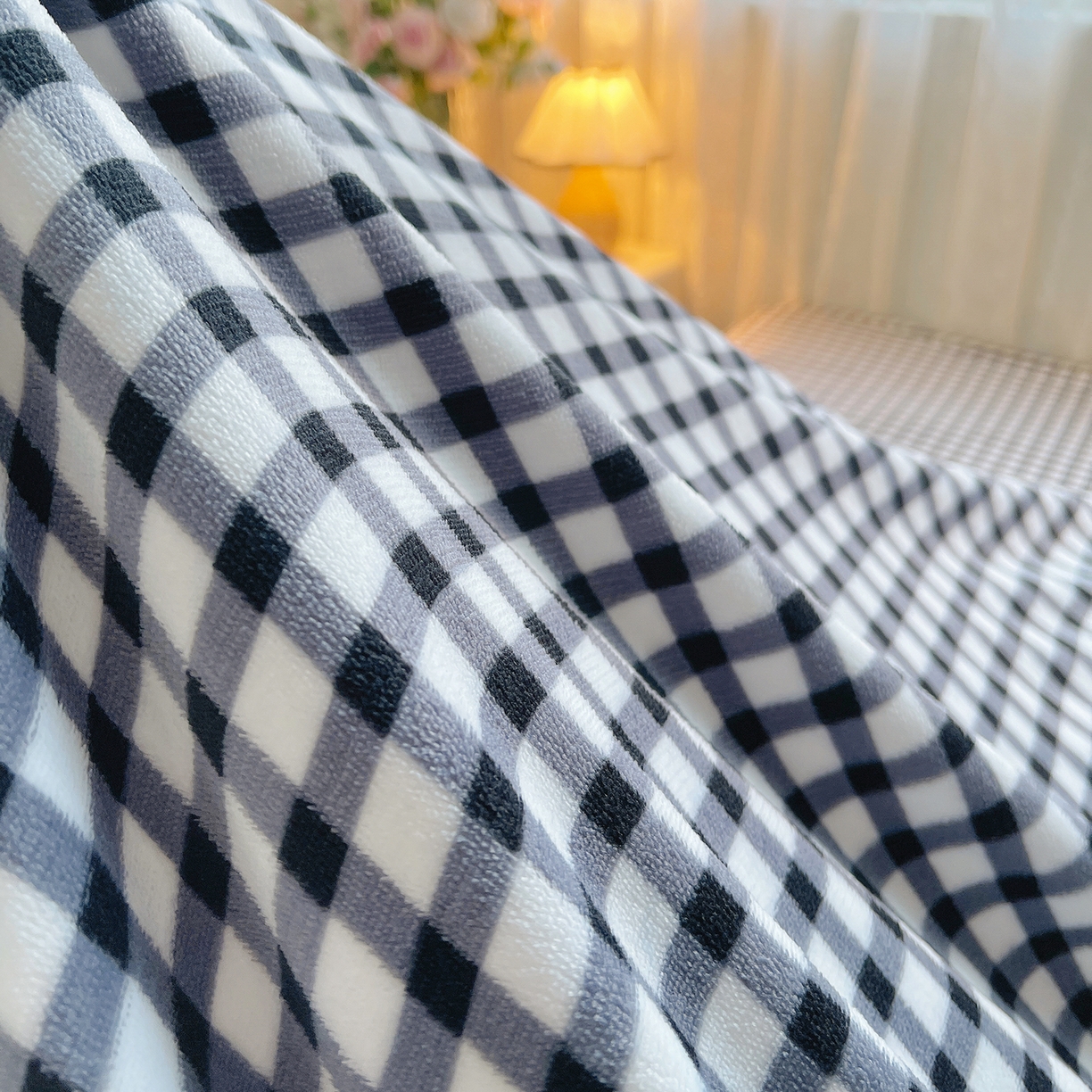 91家纺网 家纺一手货源 找家纺 炫拼家纺 2025新款大版数码印花卡通高克重牛奶绒四件套 扭扭狗