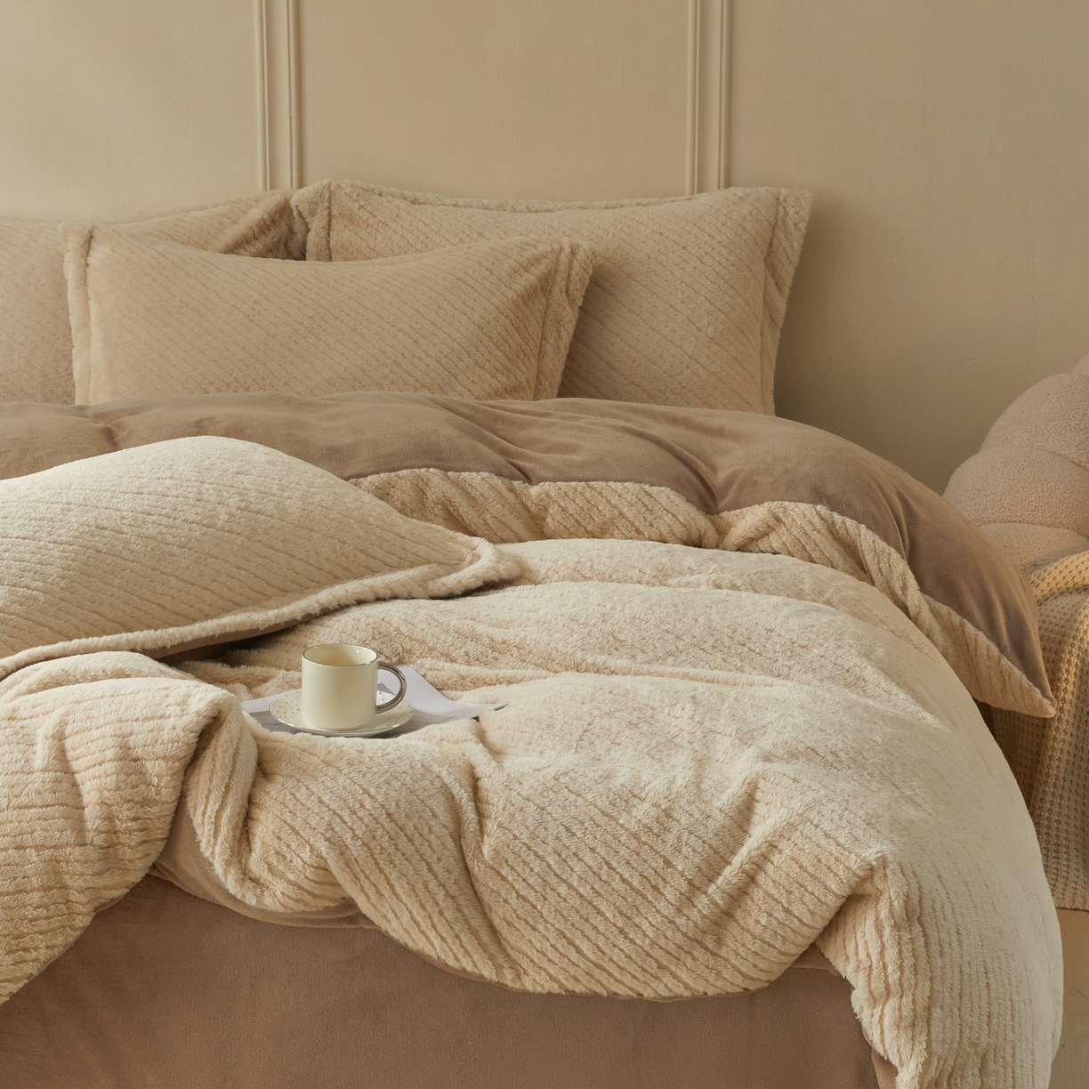 91家纺网 家纺一手货源 找家纺 凯罗 2025新款高克重兔绒四件套A类牛奶绒四件套 简约轻奢兔绒四件套 亚薇拉-舒芙蕾