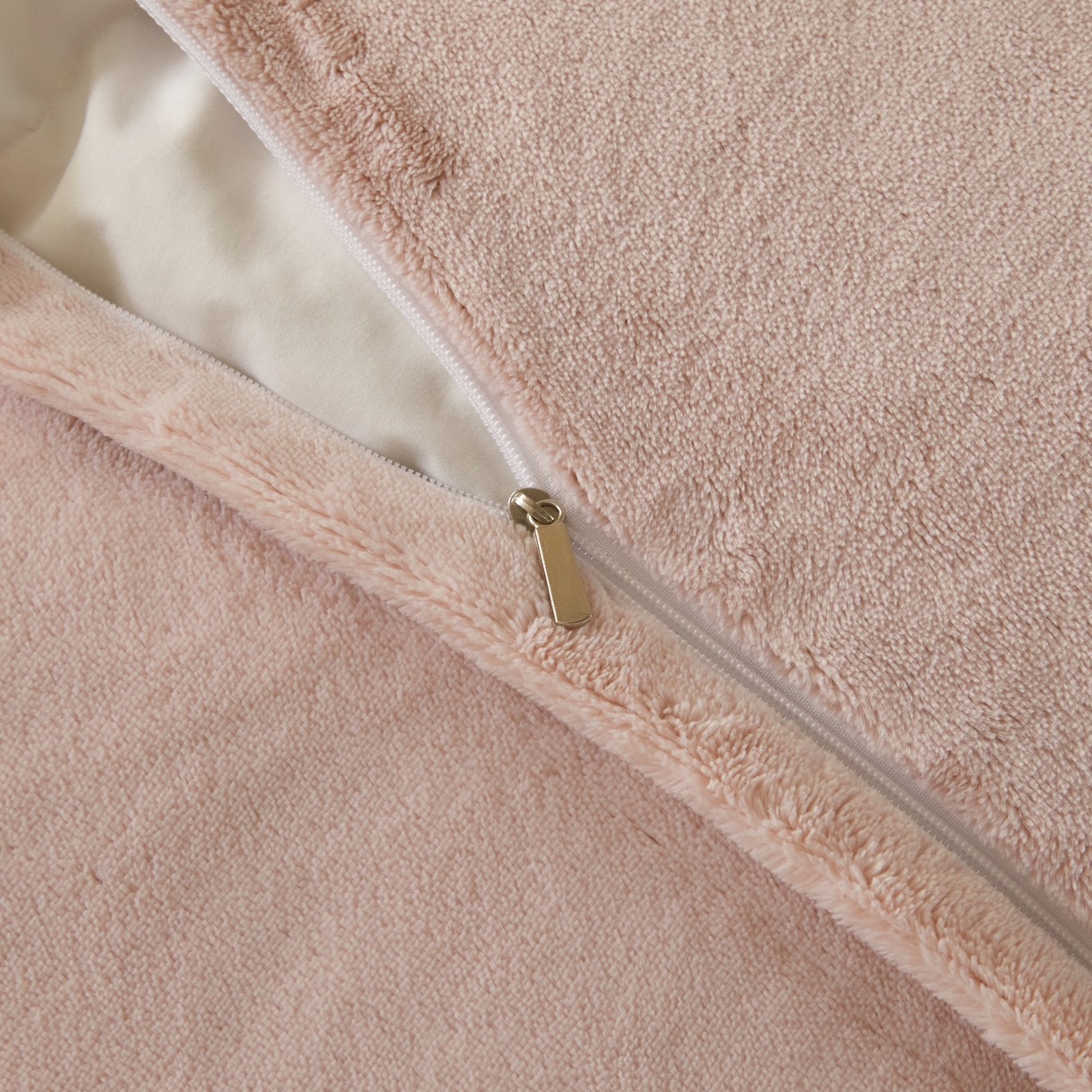 91家纺网 家纺一手货源 找家纺 凯罗 2025新款高克重兔绒四件套A类牛奶绒四件套 简约轻奢兔绒四件套 亚薇拉-亮旧粉