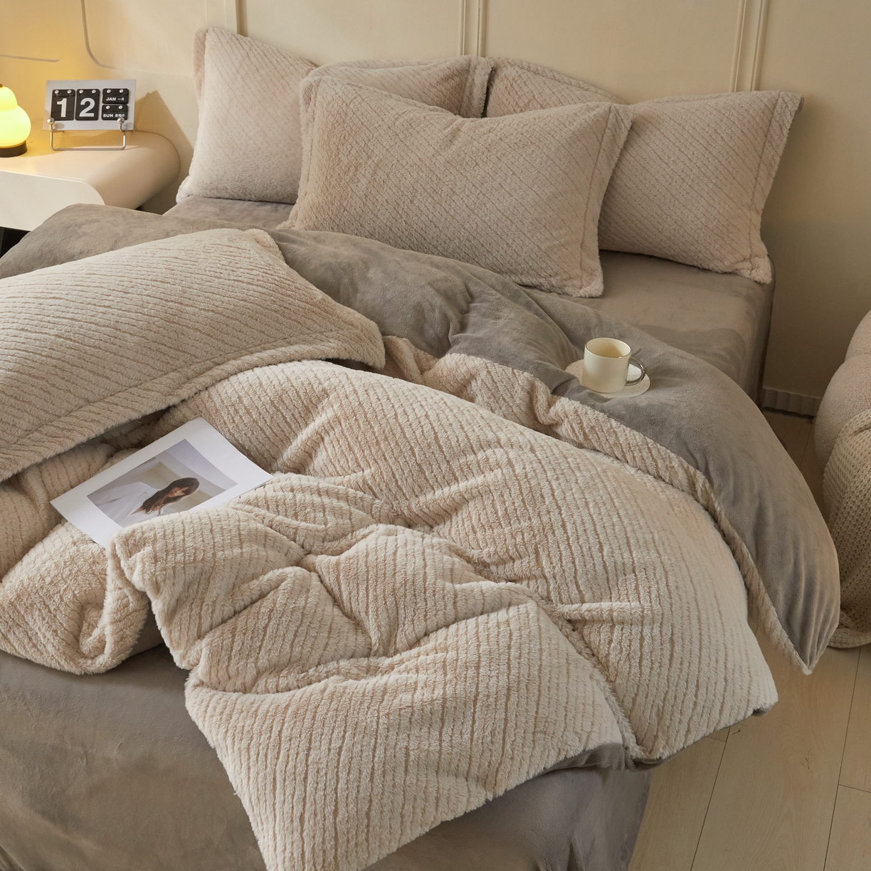 91家纺网 家纺一手货源 找家纺 （总）凯罗 2025新款高克重兔绒四件套A类牛奶绒四件套 简约轻奢兔绒四件套