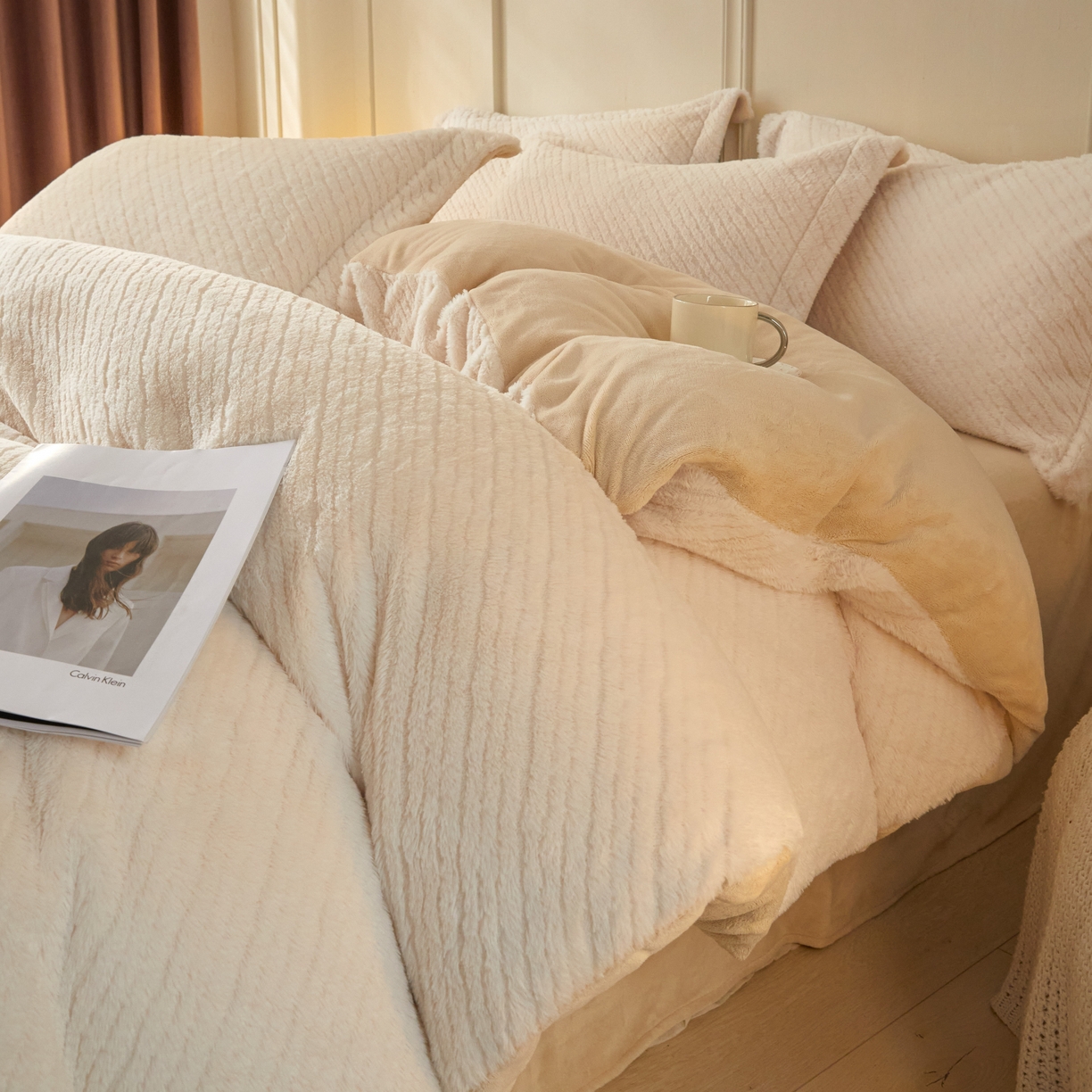 91家纺网 家纺一手货源 找家纺 凯罗 2025新款高克重兔绒四件套A类牛奶绒四件套 简约轻奢兔绒四件套 亚薇拉-奶昔白