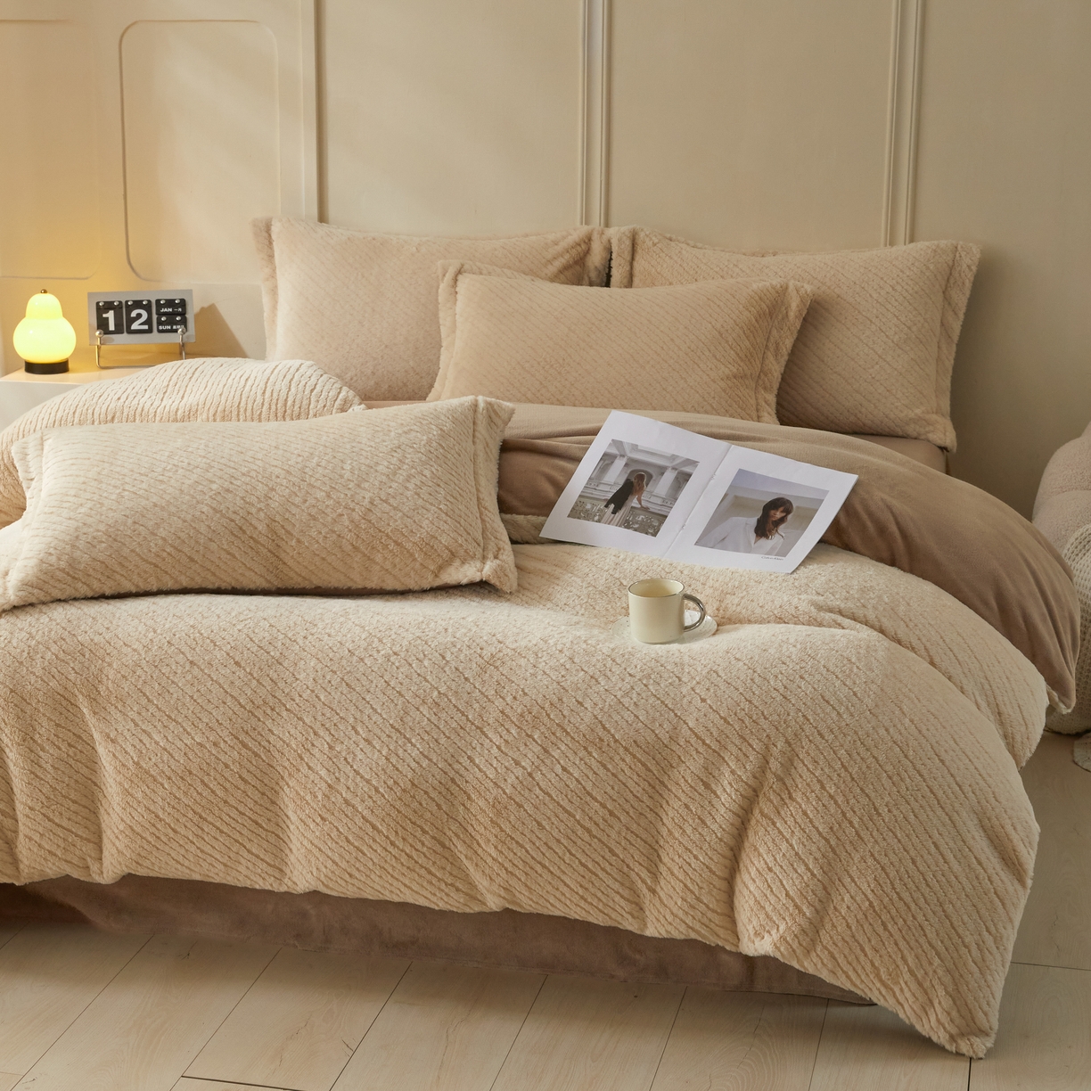 91家纺网 家纺一手货源 找家纺 （总）凯罗 2025新款高克重兔绒四件套A类牛奶绒四件套 简约轻奢兔绒四件套