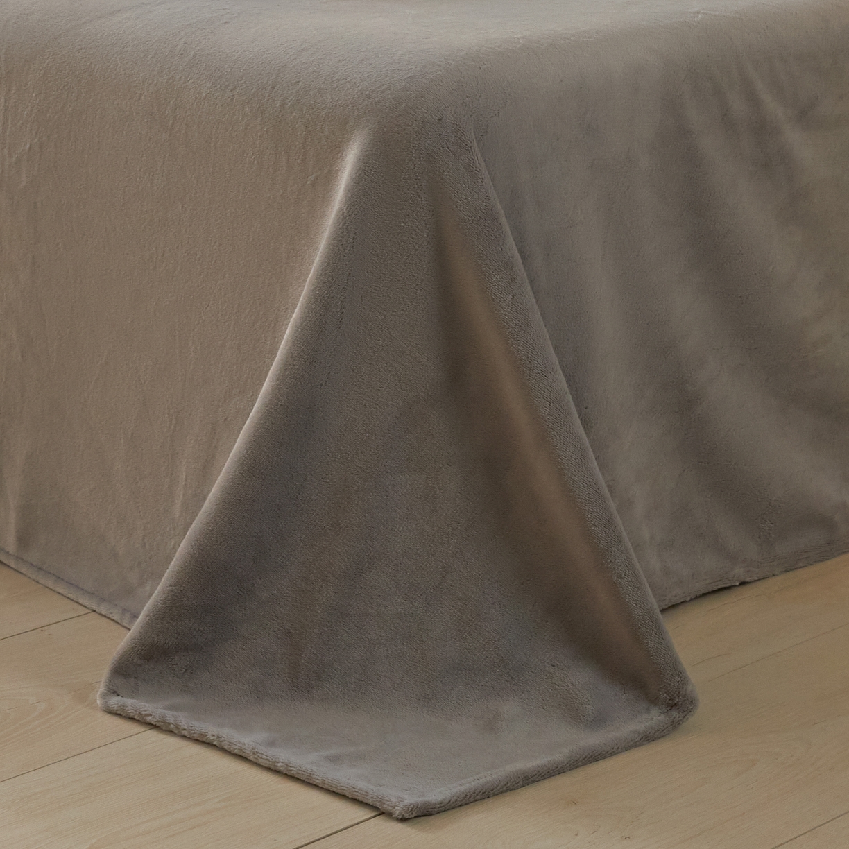 91家纺网 家纺一手货源 找家纺 凯罗 2025新款高克重兔绒四件套A类牛奶绒四件套 简约轻奢兔绒四件套 亚薇拉-柯南灰