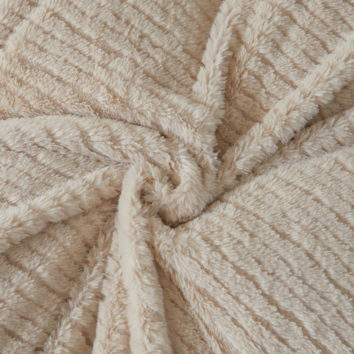 91家纺网 家纺一手货源 找家纺 凯罗 2025新款高克重兔绒四件套A类牛奶绒四件套 简约轻奢兔绒四件套 亚薇拉-柯南灰