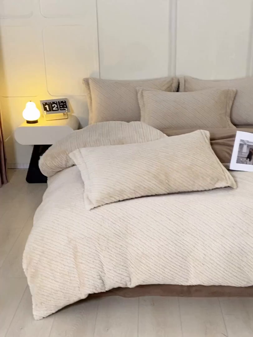 91家纺网 家纺一手货源 找家纺 凯罗 2025新款高克重兔绒四件套A类牛奶绒四件套 简约轻奢兔绒四件套 亚薇拉-舒芙蕾