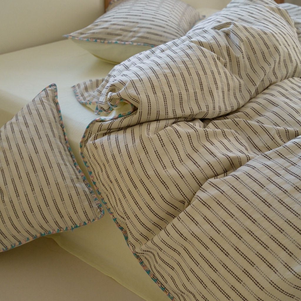 91家纺网 家纺一手货源 找家纺 （总）洋铭区（原狠狠爱） 2025新款慕斯VS早安水洗棉彩边色织提花四件套