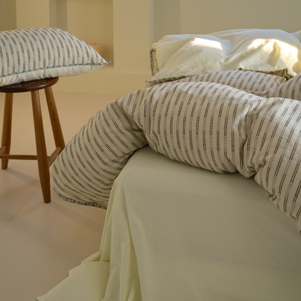 91家纺网 家纺一手货源 找家纺 （总）洋铭区（原狠狠爱） 2025新款慕斯VS早安水洗棉彩边色织提花四件套