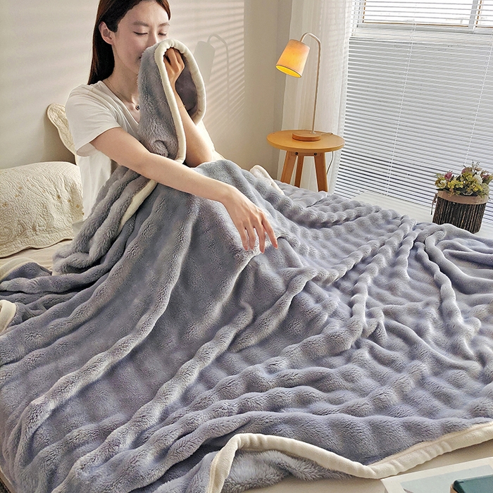 91家纺网 家纺一手货源 找家纺 伊凡毯业 2025新款260克云貂绒毛毯盖毯子直播爆款跑量毛毯 泡泡毯-浅紫