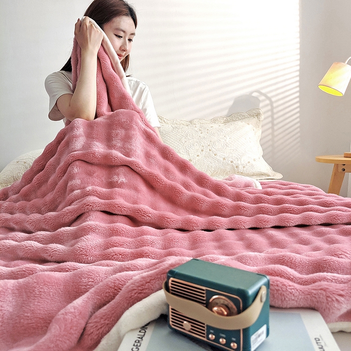 伊凡毯业 2025新款260克云貂绒毛毯盖毯子直播爆款跑量毛毯 泡泡毯-粉色