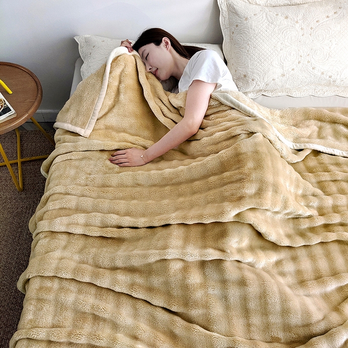 91家纺网 家纺一手货源 找家纺 伊凡毯业 2025新款260克云貂绒毛毯盖毯子直播爆款跑量毛毯 泡泡毯-卡其