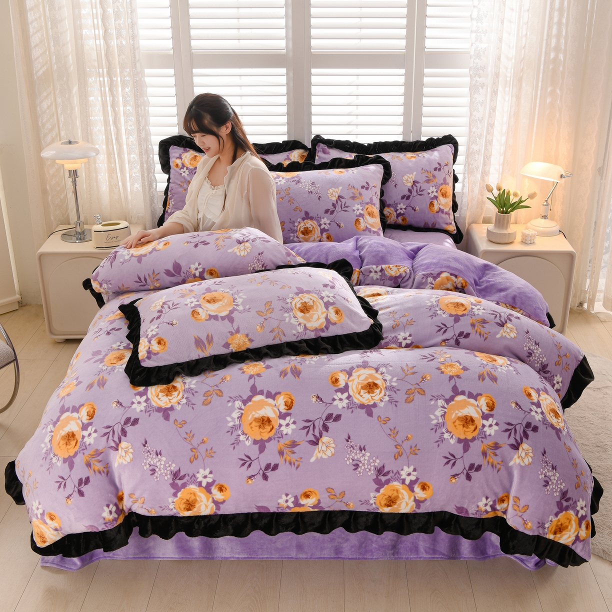 91家纺网 家纺一手货源 找家纺 紫月轩家纺 2025新款韩版牛奶绒花边款四件套 紫金花朵