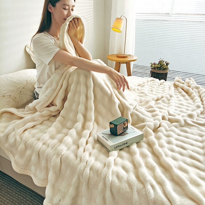 91家纺网 家纺一手货源 找家纺 伊凡毯业 2025新款260克云貂绒毛毯盖毯子直播爆款跑量毛毯 泡泡毯-米白