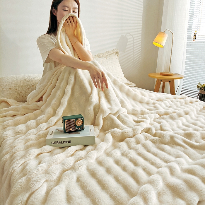 91家纺网 家纺一手货源 找家纺 伊凡毯业 2025新款260克云貂绒毛毯盖毯子直播爆款跑量毛毯 泡泡毯-米白