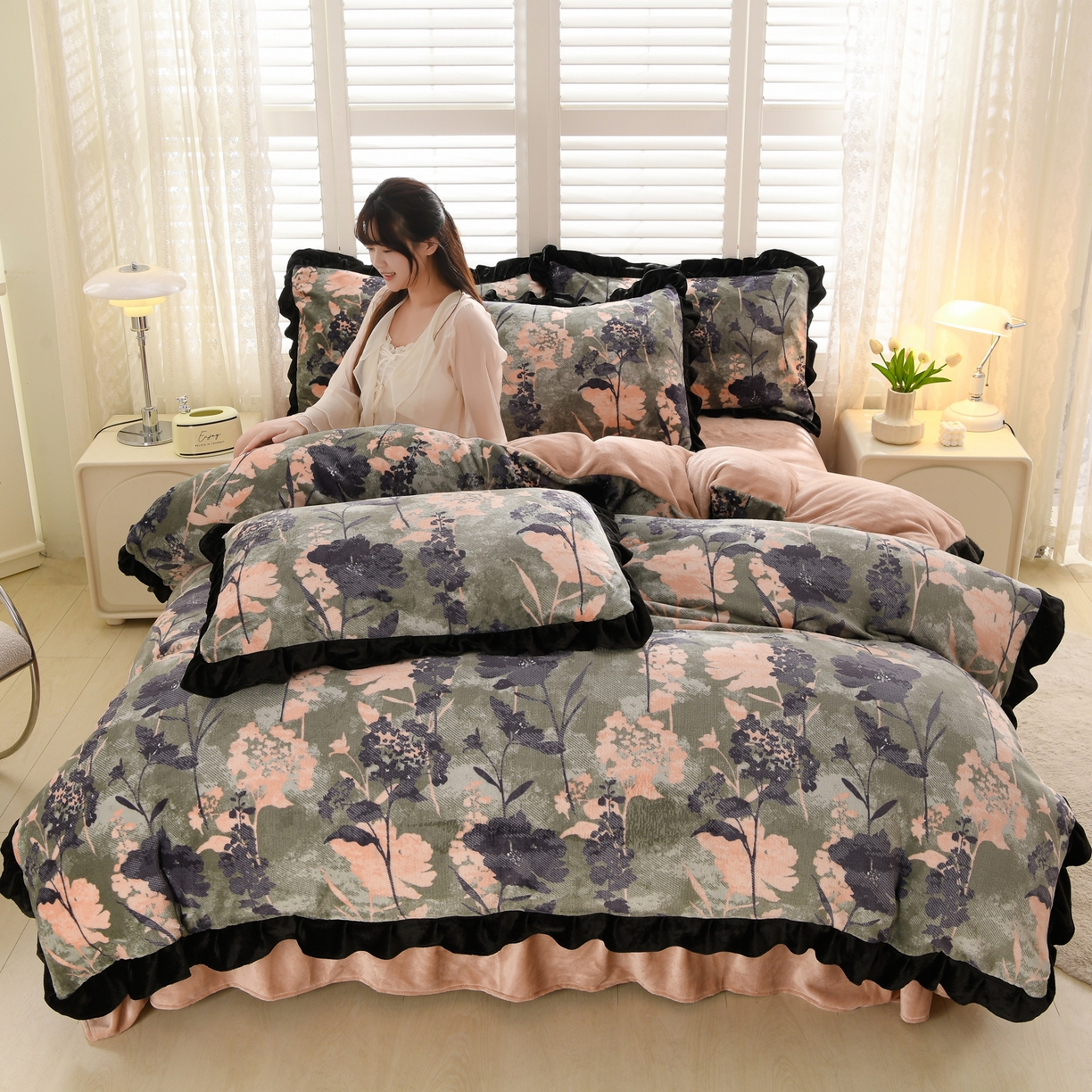 91家纺网 家纺一手货源 找家纺 紫月轩家纺 2025新款韩版牛奶绒花边款四件套 绿野花卉