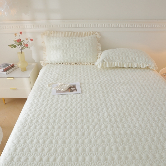 91家纺网 家纺一手货源 找家纺 怡源梦 2025新款A类牛奶绒夹棉床笠三件套-甜心公主系列 米白色