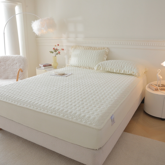 91家纺网 家纺一手货源 找家纺 怡源梦 2025新款A类牛奶绒夹棉床笠三件套-甜心公主系列 米白色