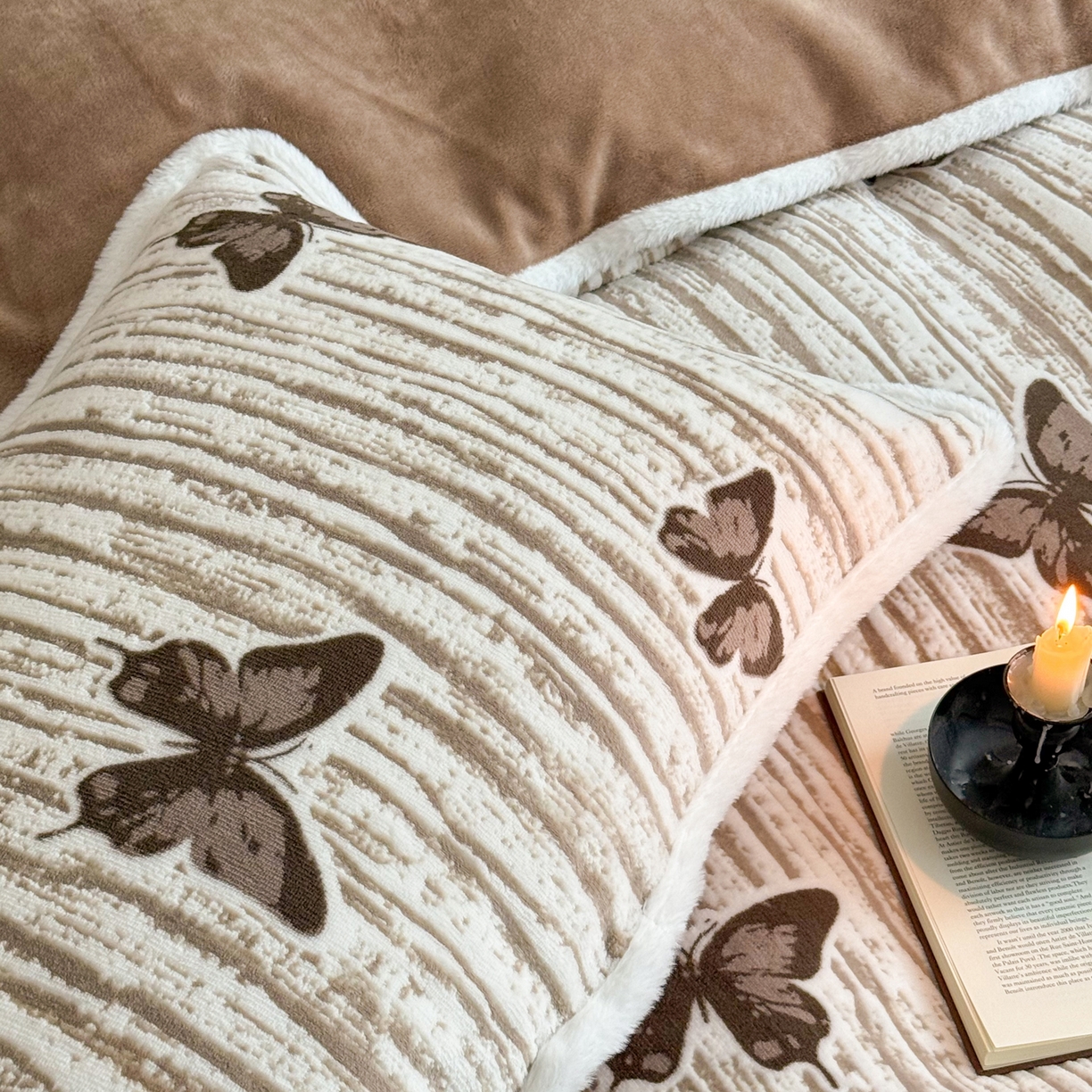 91家纺网 家纺一手货源 找家纺 沐棉家居 2025新款高克重立体雕花牛奶绒保暖四件套 光影蝴蝶