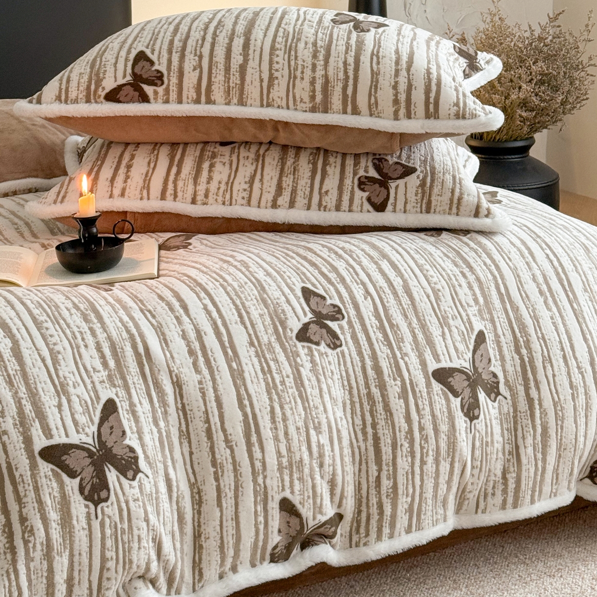 91家纺网 家纺一手货源 找家纺 沐棉家居 2025新款高克重立体雕花牛奶绒保暖四件套 光影蝴蝶