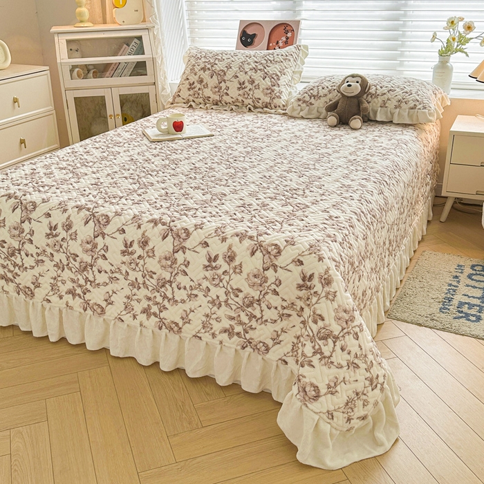 91家纺网 家纺一手货源 找家纺 （总）凯罗 2025新款牛奶绒花边床盖印花小清新盖毯加大牛奶绒床盖床单