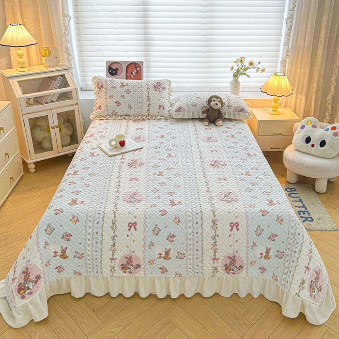 凯罗 2025新款牛奶绒花边床盖印花小清新盖毯加大牛奶绒床盖床单 蝴蝶结小兔