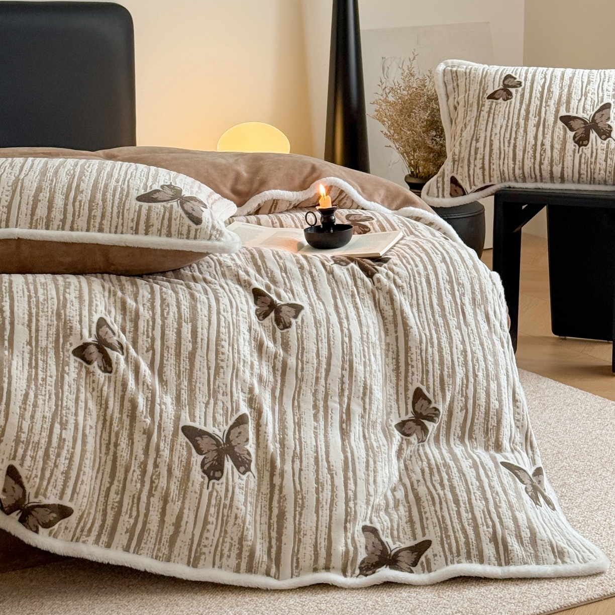 91家纺网 家纺一手货源 找家纺 沐棉家居 2025新款高克重立体雕花牛奶绒保暖四件套 光影蝴蝶