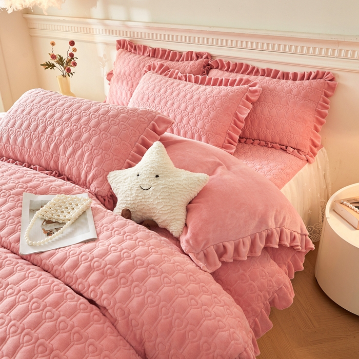 91家纺网 家纺一手货源 找家纺 怡源梦 2025新款牛奶绒床裙四件套-甜心公主系列 粉玉色