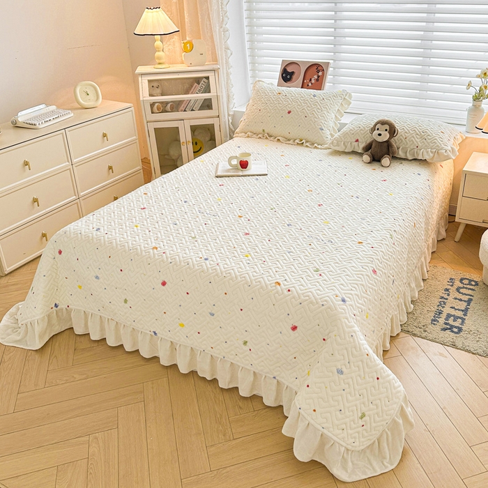 91家纺网 家纺一手货源 找家纺 凯罗 2025新款牛奶绒花边床盖印花小清新盖毯加大牛奶绒床盖床单 梦幻星空