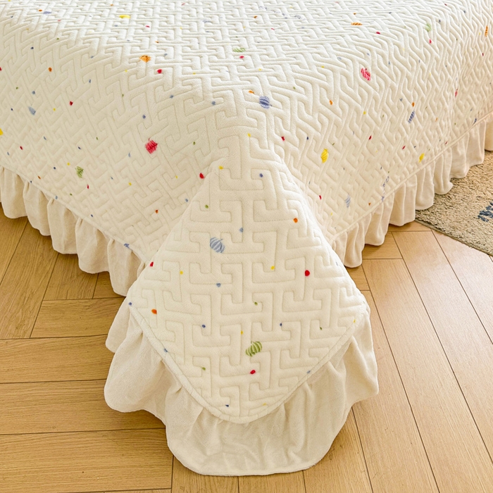 91家纺网 家纺一手货源 找家纺 凯罗 2025新款牛奶绒花边床盖印花小清新盖毯加大牛奶绒床盖床单 梦幻星空