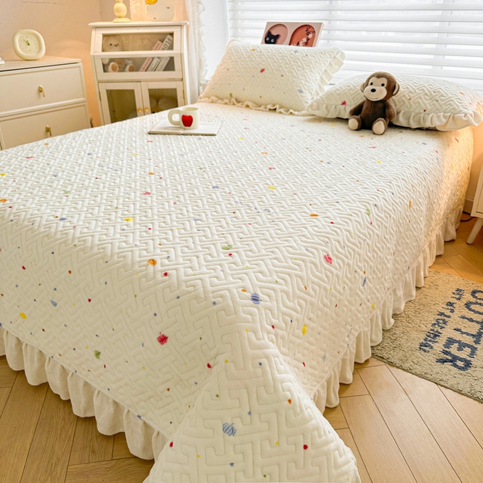 91家纺网 家纺一手货源 找家纺 凯罗 2025新款牛奶绒花边床盖印花小清新盖毯加大牛奶绒床盖床单 梦幻星空