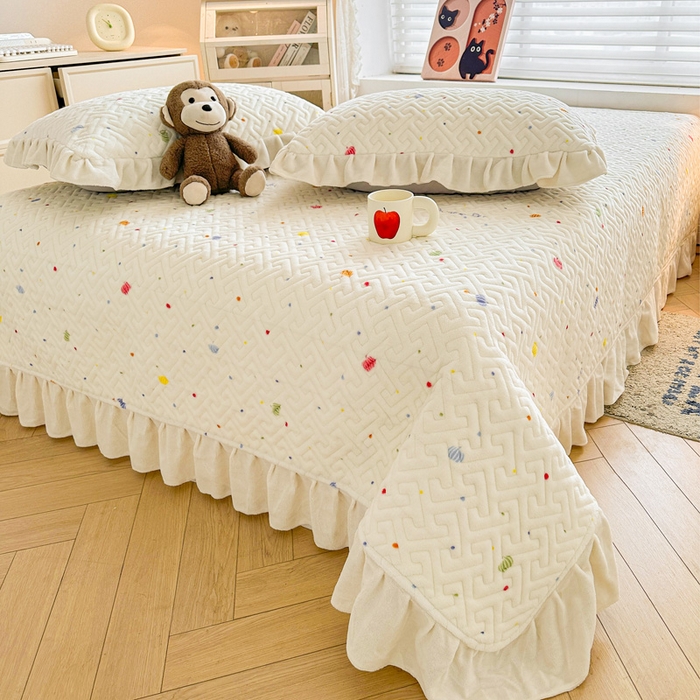 91家纺网 家纺一手货源 找家纺 凯罗 2025新款牛奶绒花边床盖印花小清新盖毯加大牛奶绒床盖床单 梦幻星空