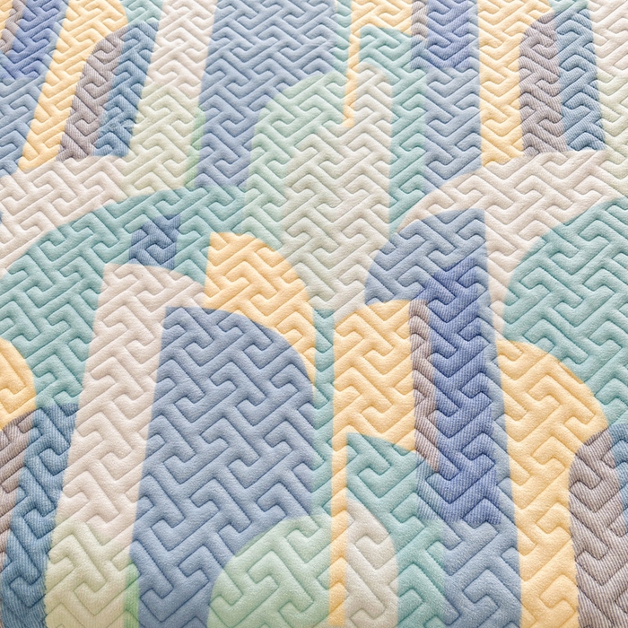 91家纺网 家纺一手货源 找家纺 凯罗 2025新款牛奶绒花边床盖印花小清新盖毯加大牛奶绒床盖床单 诗意蓝月