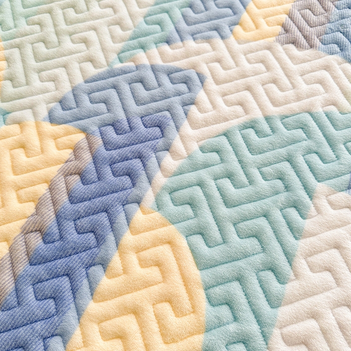 91家纺网 家纺一手货源 找家纺 凯罗 2025新款牛奶绒花边床盖印花小清新盖毯加大牛奶绒床盖床单 诗意蓝月